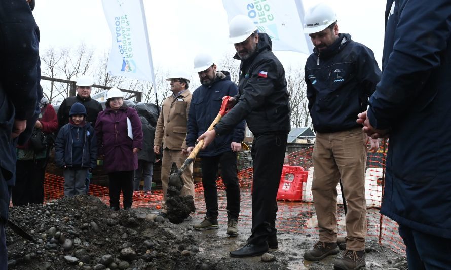 Concretan primera piedra en las obras de reposición de la Escuela Lagunitas en Puerto Montt