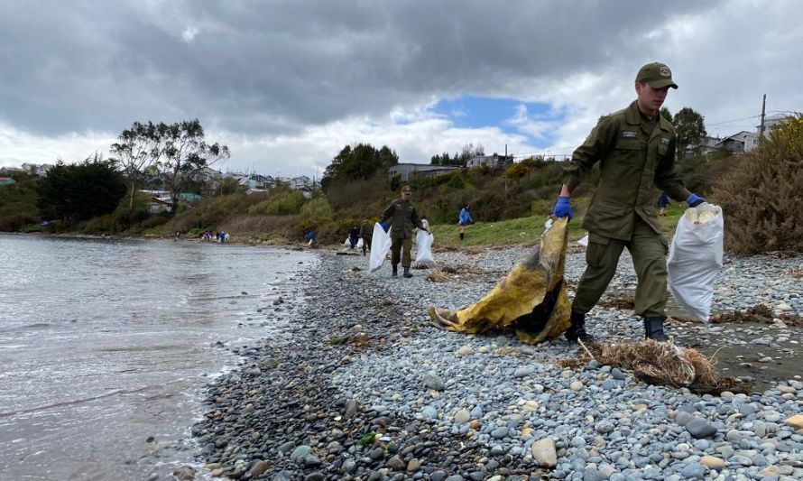 Realizan limpieza de playa en Ancud en el marco del día del Medio Ambiente
