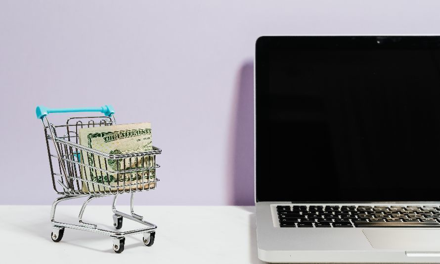 Foto de Karolina Grabowska: https://www.pexels.com/es-es/foto/mano-ordenador-portatil-internet-teclado-5632397/