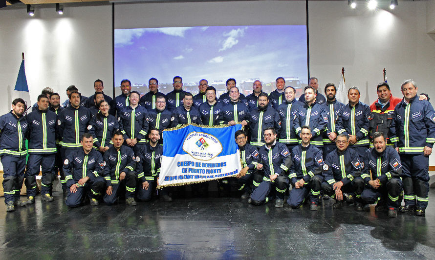 Bomberos de Puerto Montt recibieron certificación para enfrentar emergencias con materiales peligrosos en cualquier parte de Chile