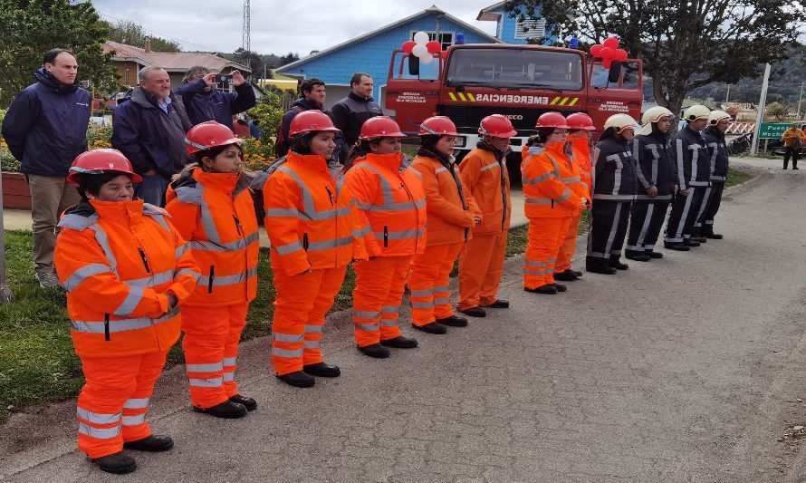 Empresas Skorpios donaron un carro de bomberos a la isla Mechuque