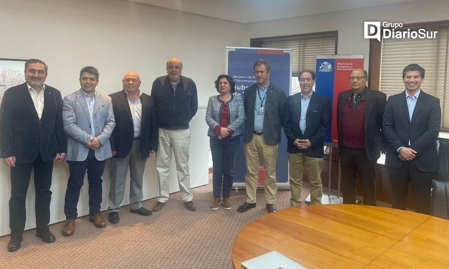 Ministro de Transportes se reúne con nueva asociación de puertos de la zona austral