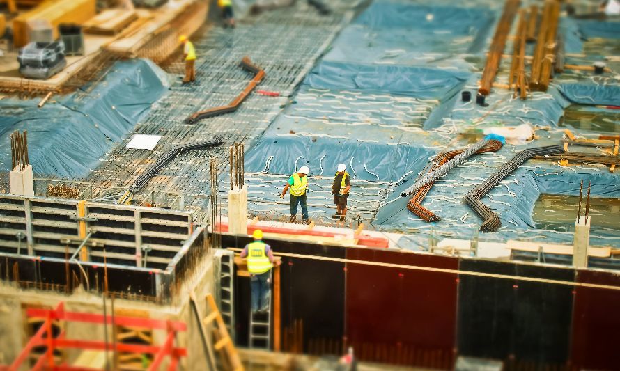 Dirección del Trabajo fiscalizará la seguridad en obras de 300 empresas constructoras en todo el país