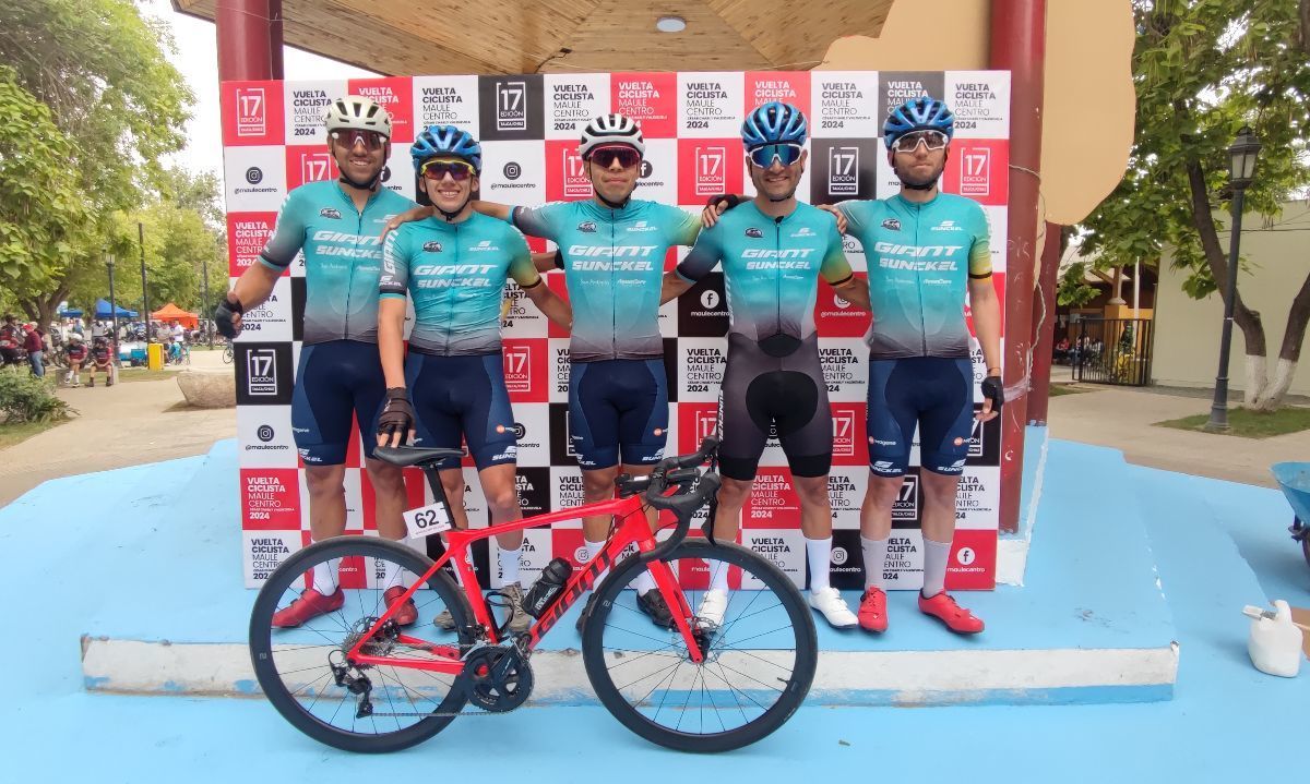  Pedaleros puertomontinos ruedan fuerte en vuelta ciclística en Región del Maule