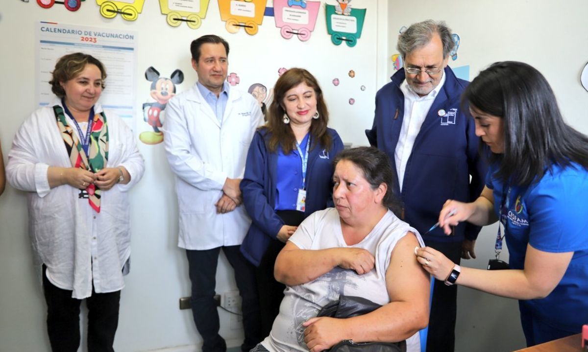 En Ancud Subsecretario de Redes Asistenciales marcó el inicio de la campaña de vacunación contra el Covid-19 en Chiloé