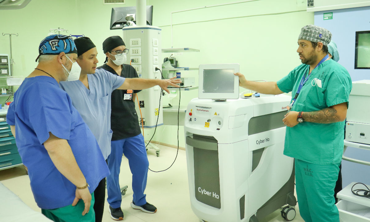 Hospital Osorno integra tecnología láser de nivel mundial para cirugías de crecimiento benigno de la próstata