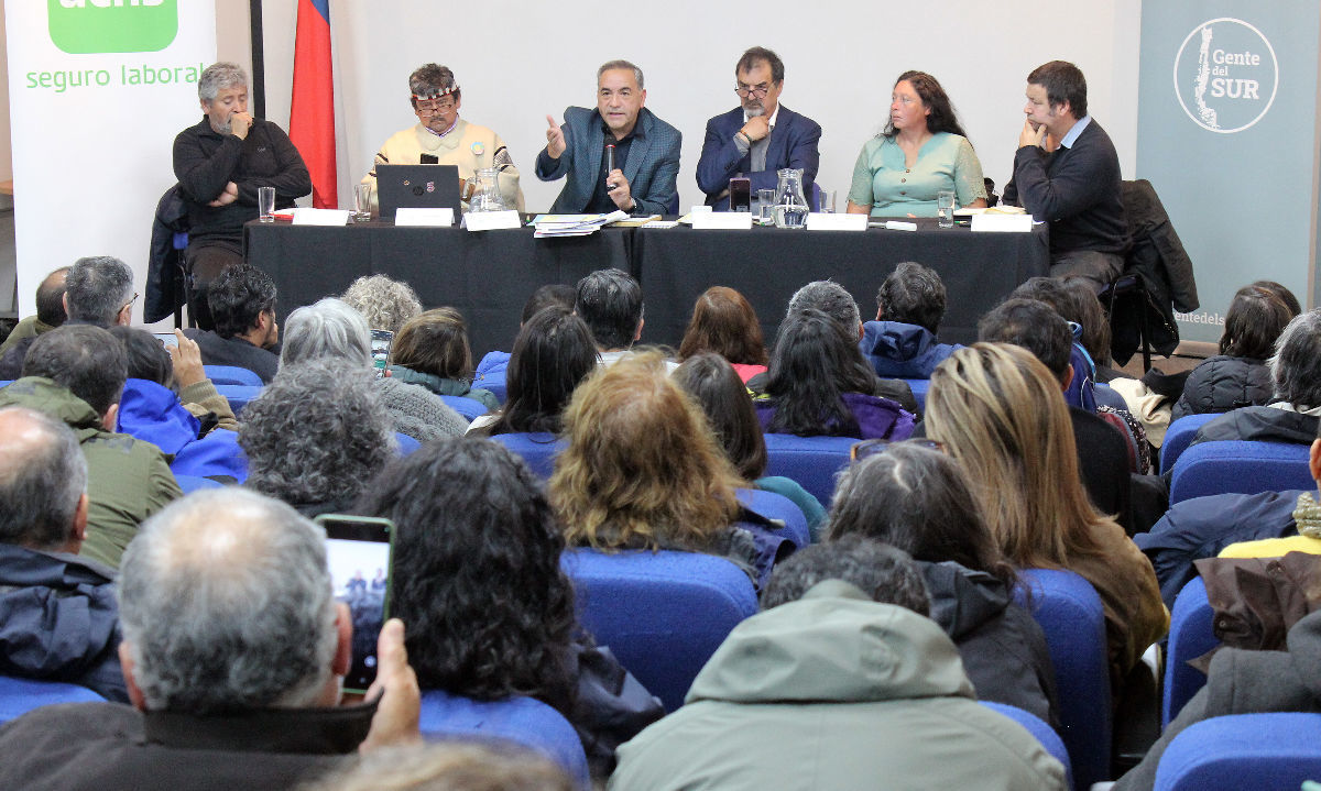 Diálogo organizado por Fundación Gente del Sur analizó el presente y futuro de la Ley Lafkenche