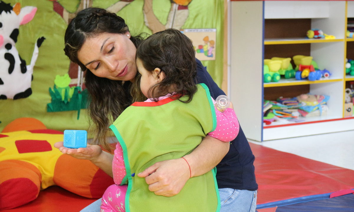 A retrasar el reloj: consejos de Fundación Integra para que niñas y niños se adapten al cambio de hora