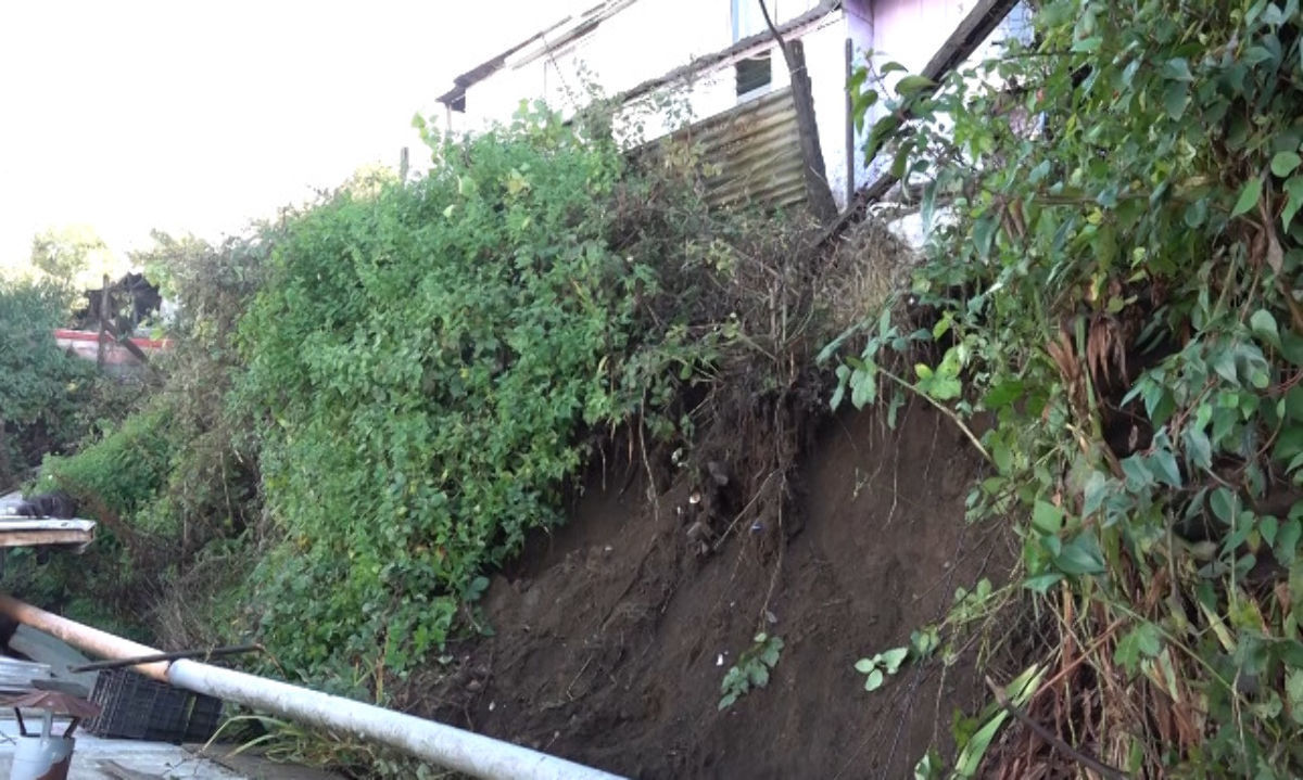 Deslizamiento de tierra puso en riesgo dos viviendas en Puerto Montt