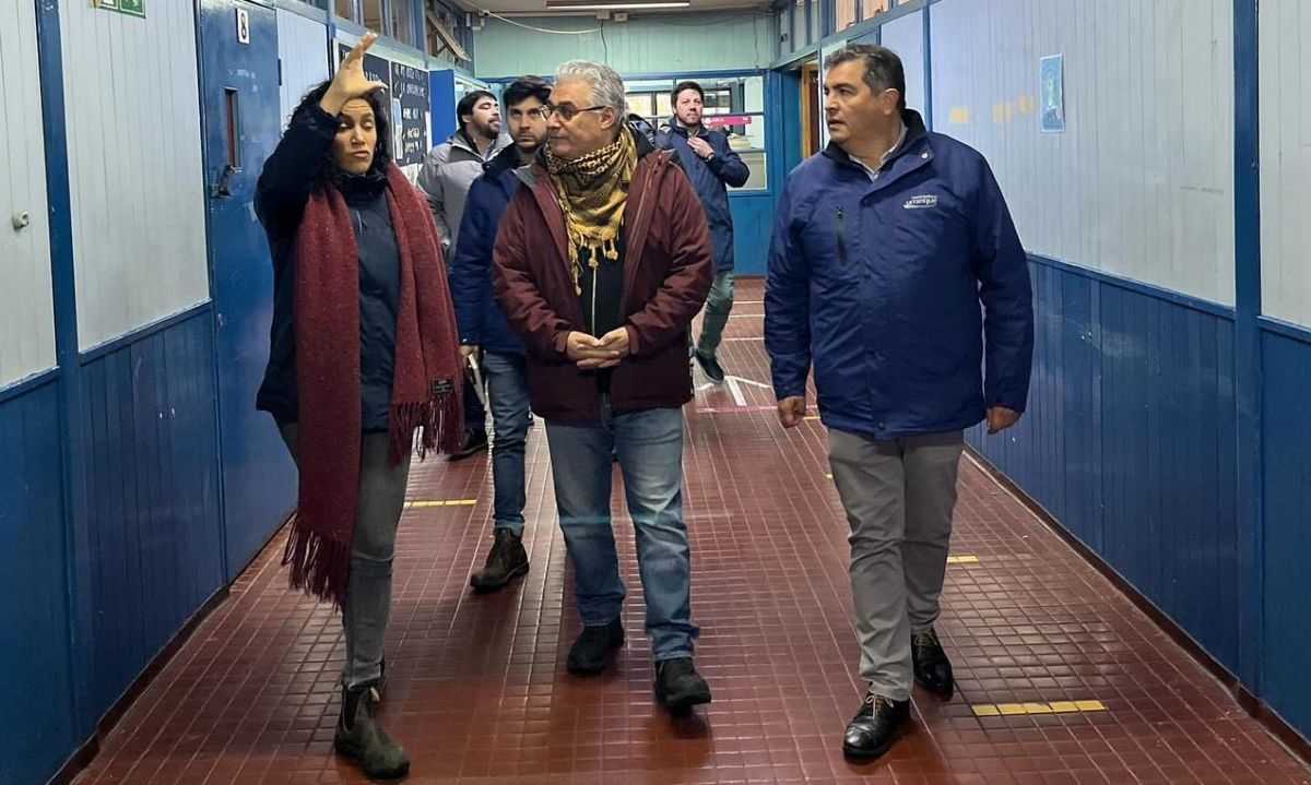 Mineduc compromete 300 millones para conservación de liceo de Purranque