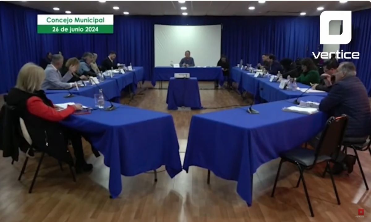 “No me has volteado aún”: El tenso cruce de palabras entre el Alcalde Paredes y el concejal Binder
