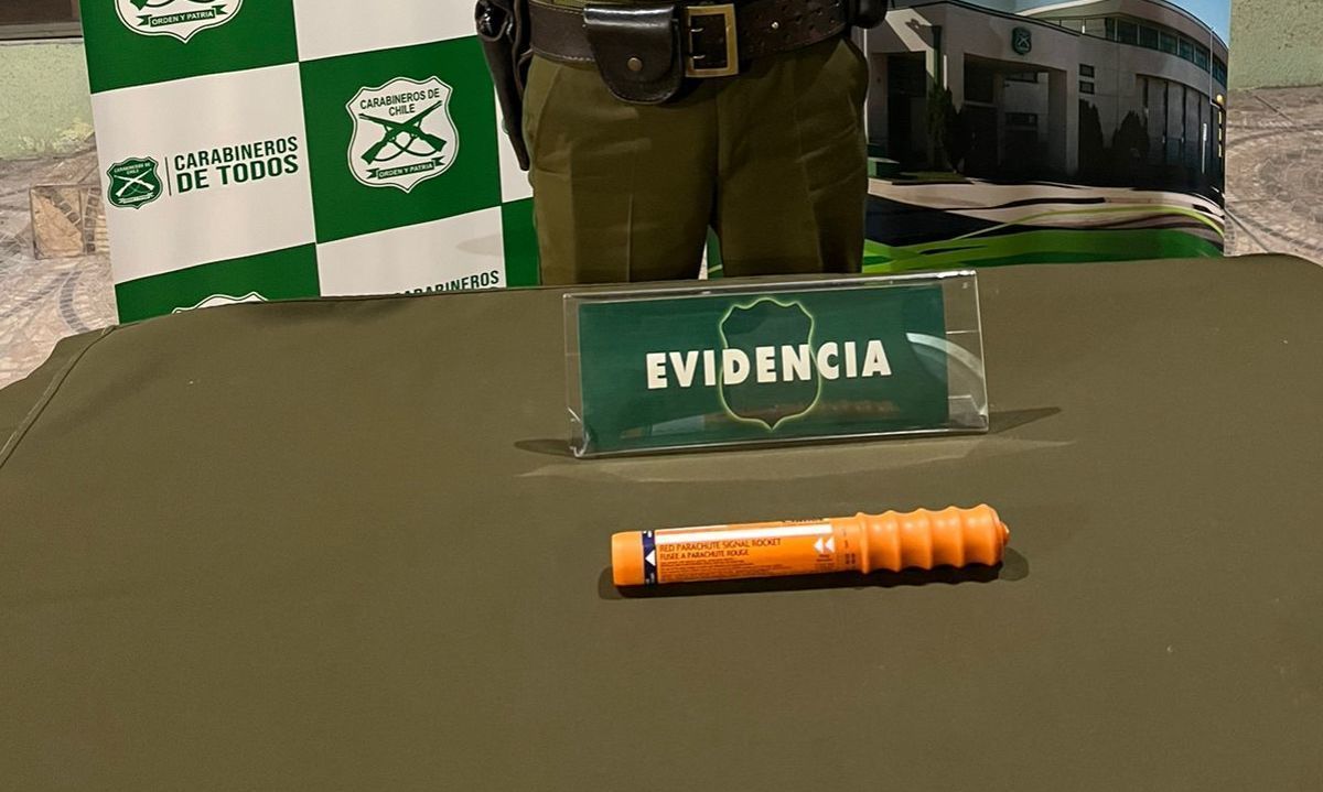 Carabineros detiene a sujeto que lanzó bengala en población Libertad