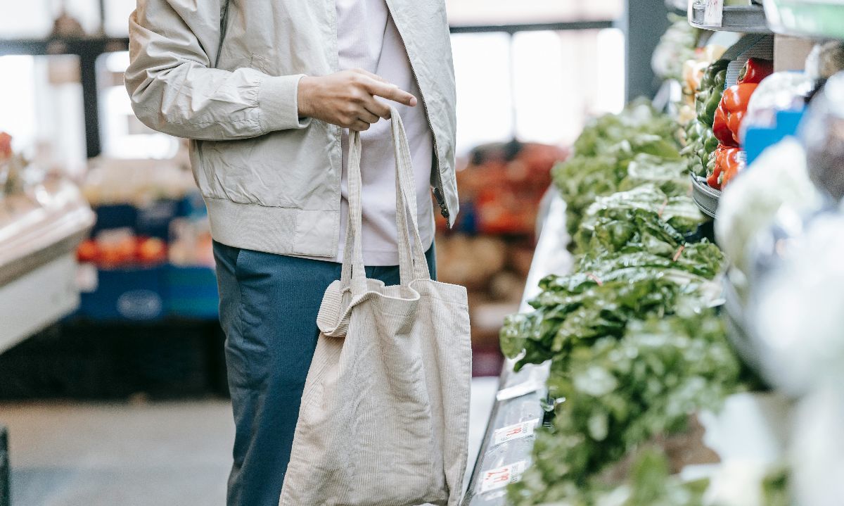 Foto de Michael Burrows: https://www.pexels.com/es-es/foto/comida-sano-hombre-sin-rostro-7129141/