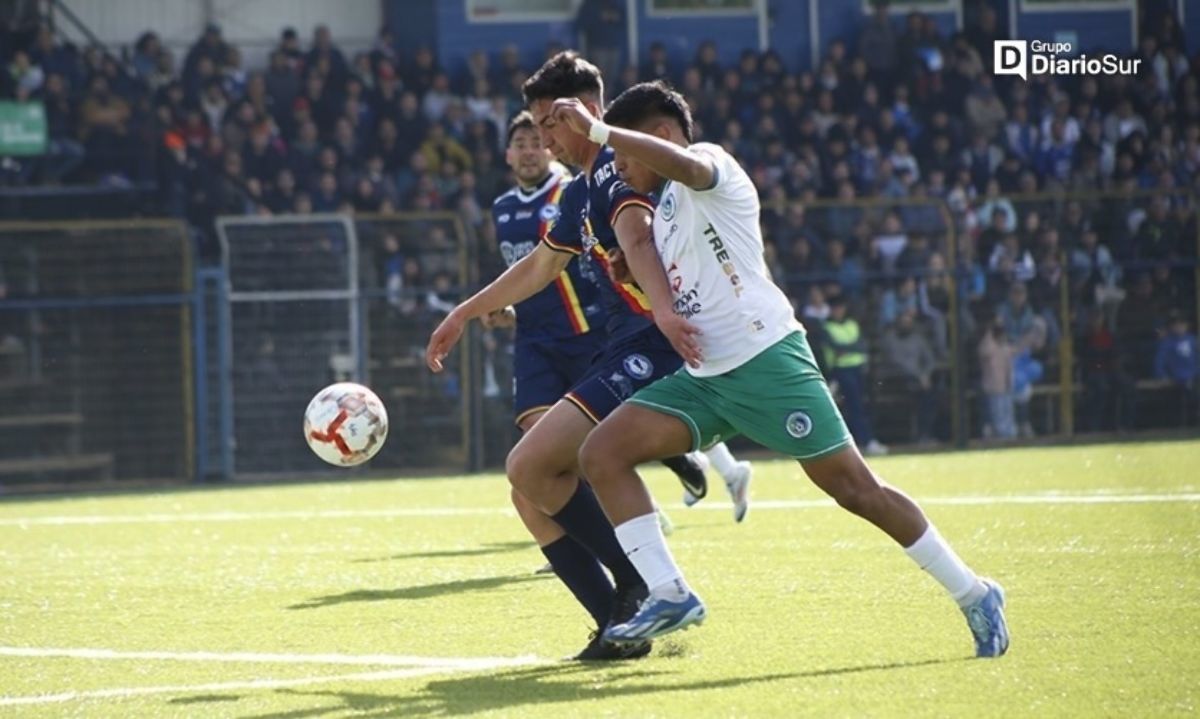 Con dos hombres menos Deportes Puerto Montt rescató empate en el clásico del sur