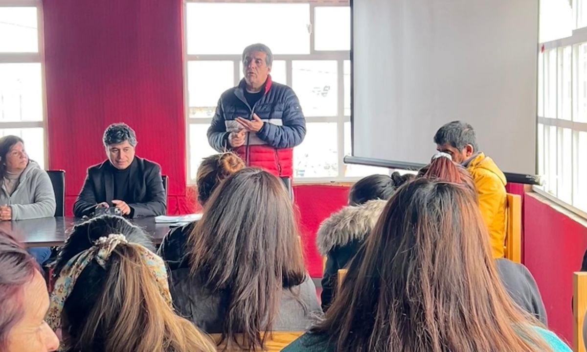Alejandro Santana reafirmó en Calbuco su compromiso con los pescadores artesanales
