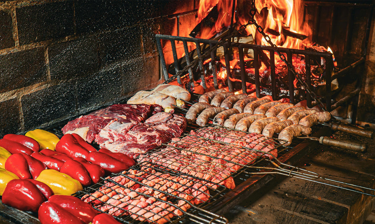 ¡Ojo durante las Fiesta Patrias!: Conoce los alimentos que pueden provocar cánceres digestivos