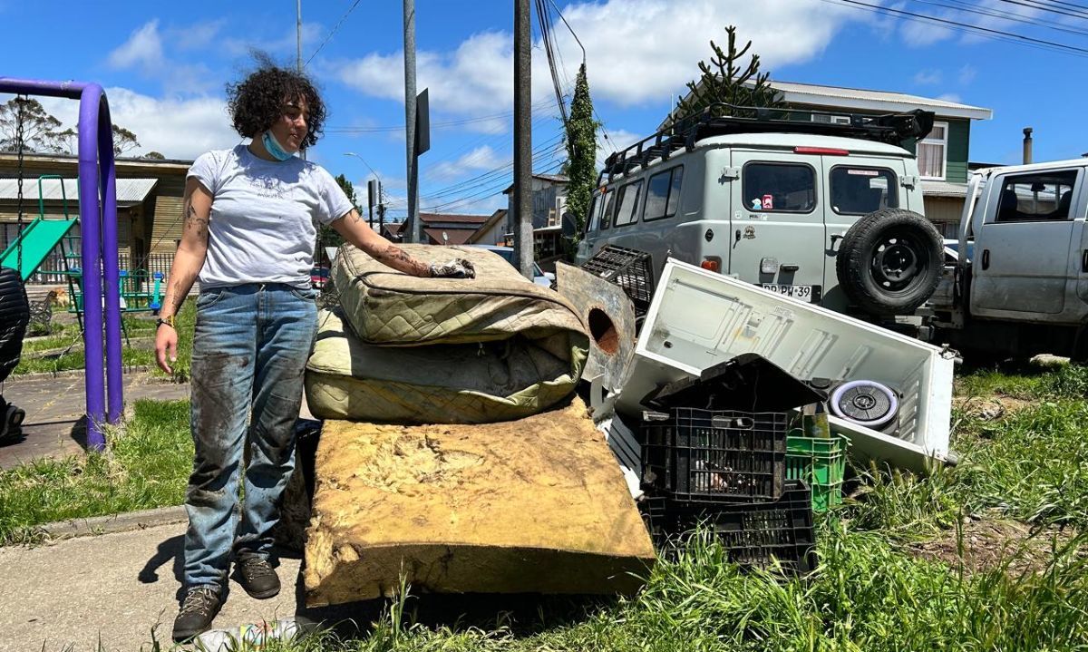 Retiran 3 toneladas de desechos voluminosos de quebrada en Puerto Varas