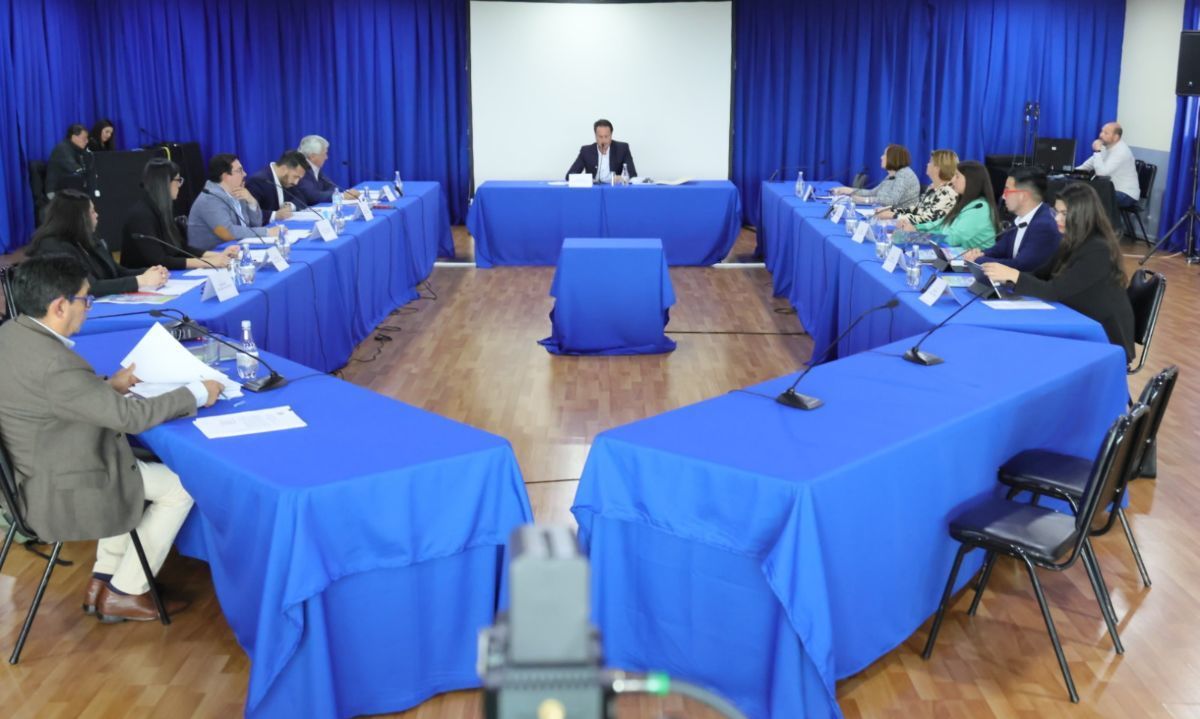 Concejo Municipal de Puerto Montt aprueba Presupuesto 2025, auditoría externa y obras viales