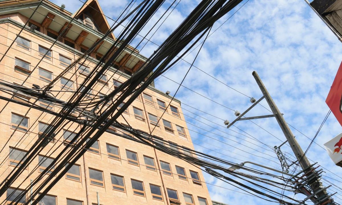 Puerto Montt avanza hacia el retiro de cables en desuso con nueva ordenanza municipal