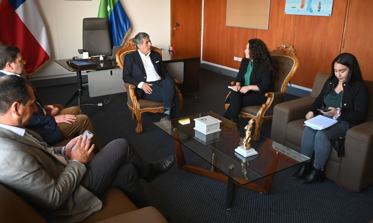Gobernador Santana y Delegada Muñoz refuerzan compromiso de trabajo conjunto en Los Lagos