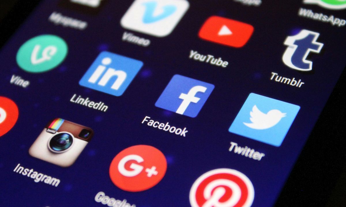 ¿Es factible o una utopía?: Proyecto de ley busca prohibir el uso de redes sociales en Chile a menores de 14 años