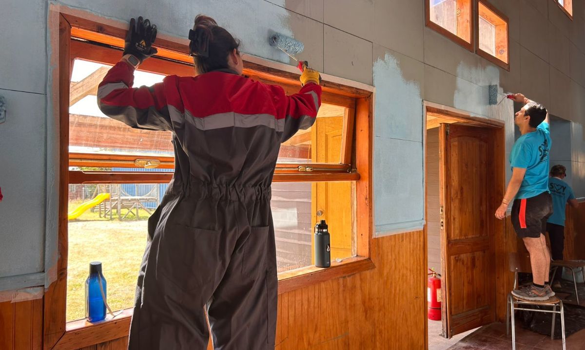 Universitarios realizaron voluntariados en la Escuela Rural Curaco de Vilupulli