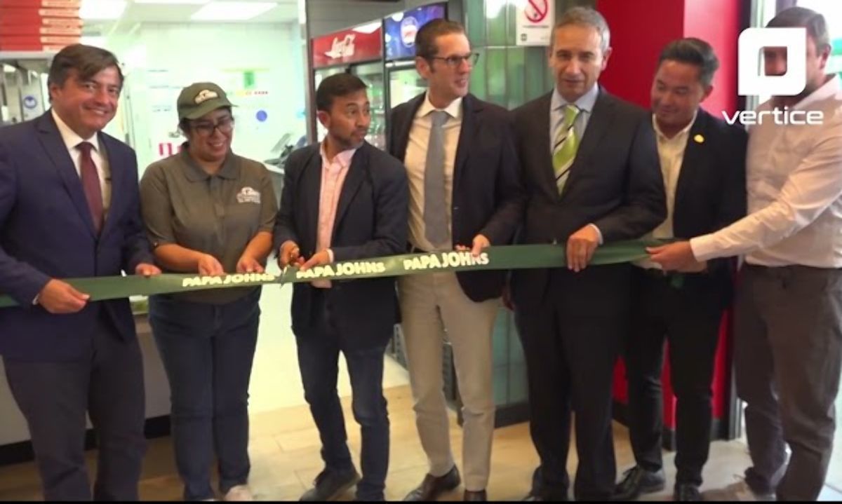 Con pizza gratis para los vecinos de Alerce, Papa John’s inauguró su local número 159 en Chile 