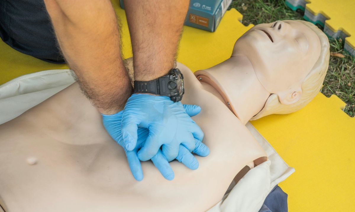 Primeros auxilios en vacaciones: Qué hacer y cómo actuar en situaciones de emergencia