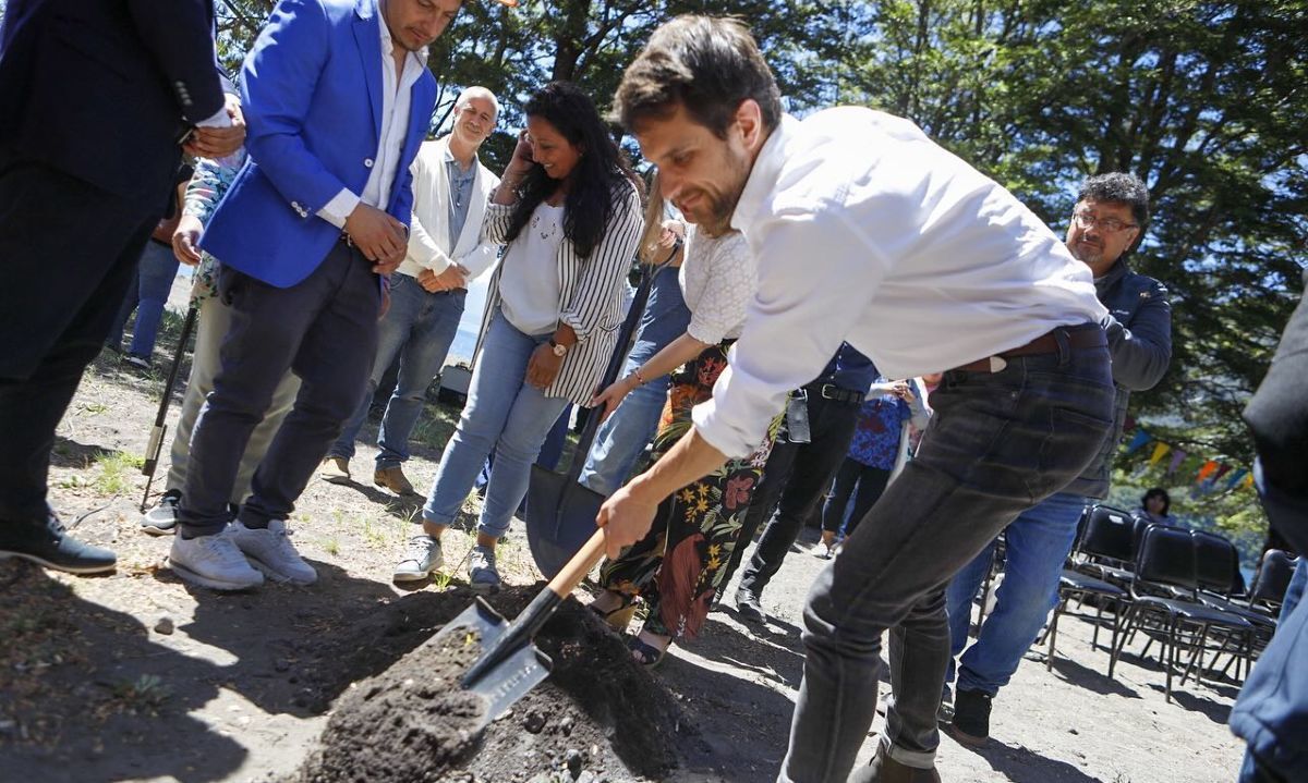 Familias del Lago Todos los Santos accederán a electricidad con sistema de paneles solares
