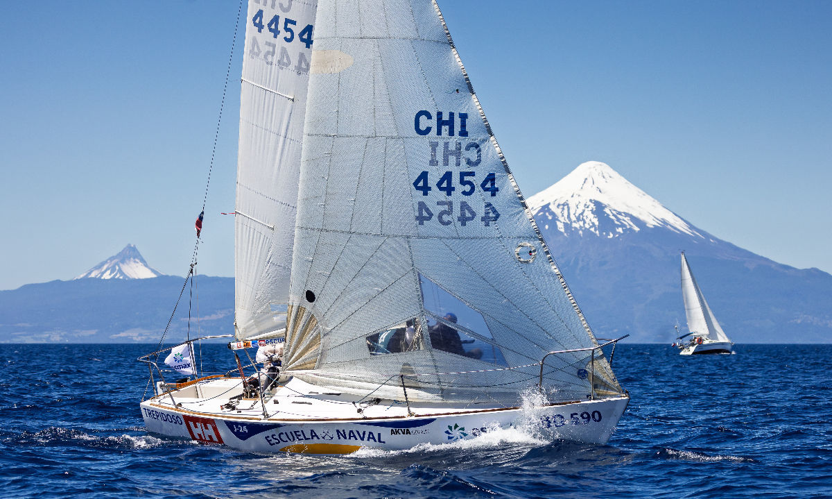 "Apolonia" lidera la Semana de la Vela Esmax Lago Llanquihue en una edición histórica