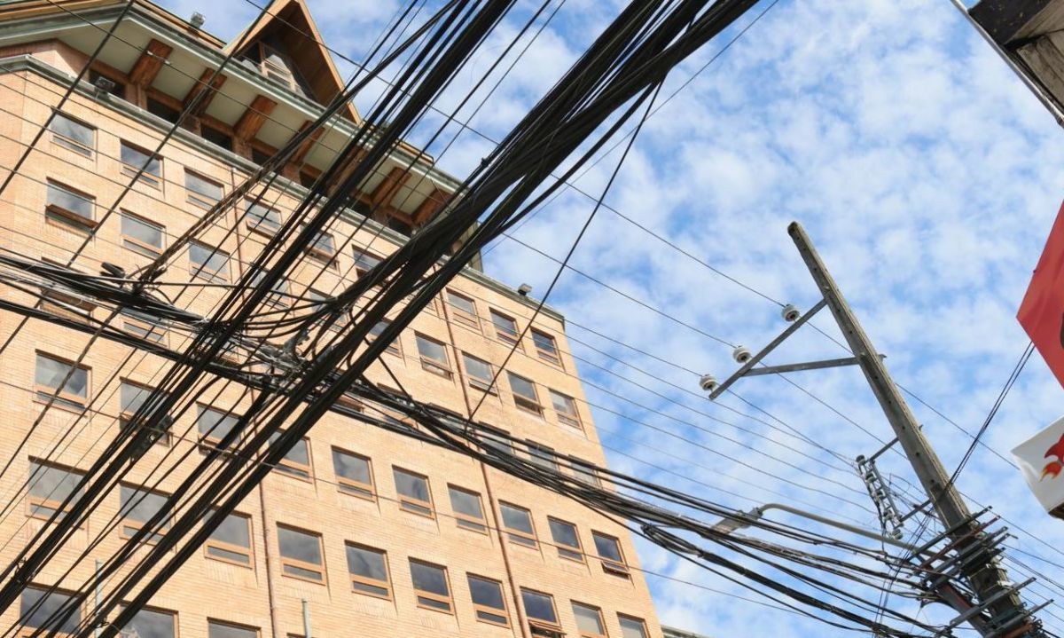 Mesa de trabajo acuerda hitos y plazos para retiro de cables en desuso en Puerto Montt