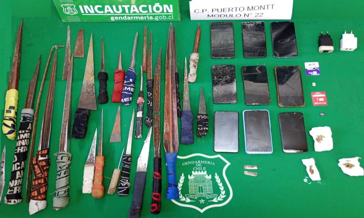 Masiva incautación de armas blancas y celulares en cárcel 
