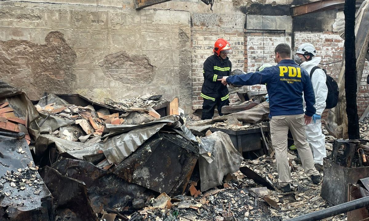 PDI realiza peritajes en Ancud para esclarecer incendio que destruyó locales comerciales