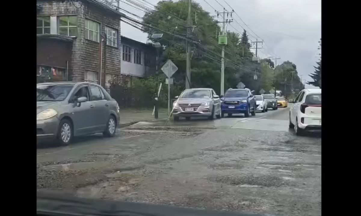 Denuncian vandalismo en bacheo de Alerce y llaman a la comunidad a colaborar