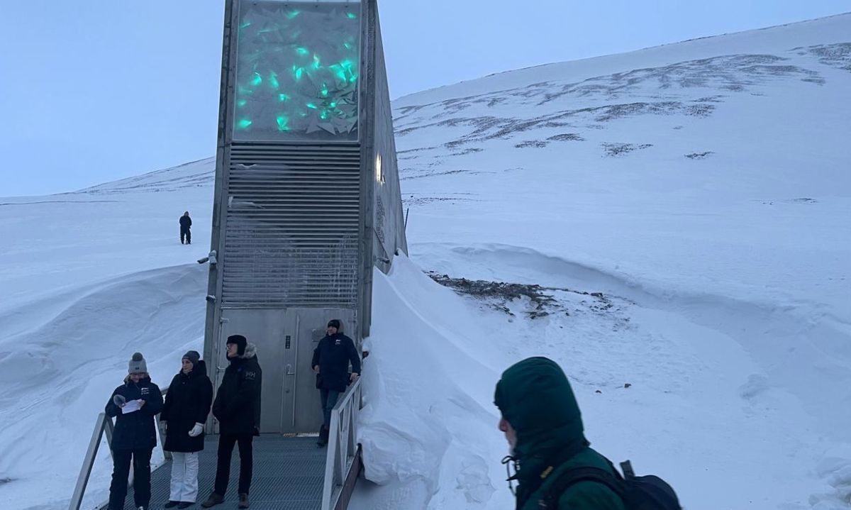 En Noruega: Director Nacional de INIA Chile participó en entrega de semillas a la “Bóveda del Fin del Mundo”