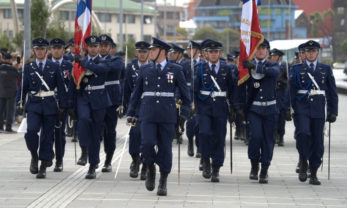 Fuerza Aérea conmemora 95 años con desfile militar en Puerto Montt