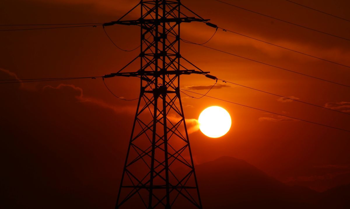 SERNAC presenta demanda colectiva contra empresas eléctricas por mega apagón de febrero