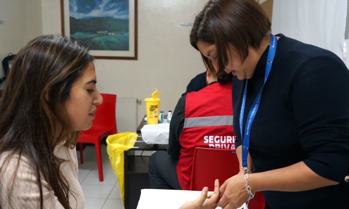 Operativo de salud en empresa salmonera facilita exámenes preventivos para trabajadores