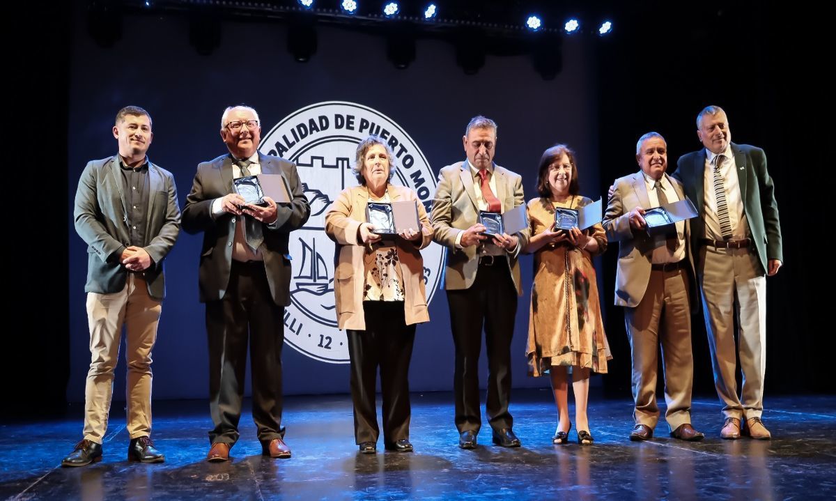 Puerto Montt reconoce la trayectoria de profesores jubilados