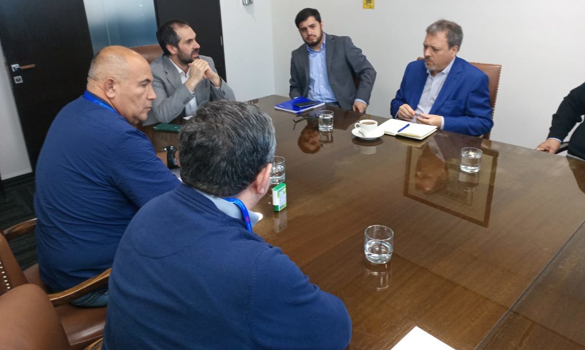 Dirigentes de la pesca artesanal se reúnen con el Ministro de Economía para exponer sus demandas