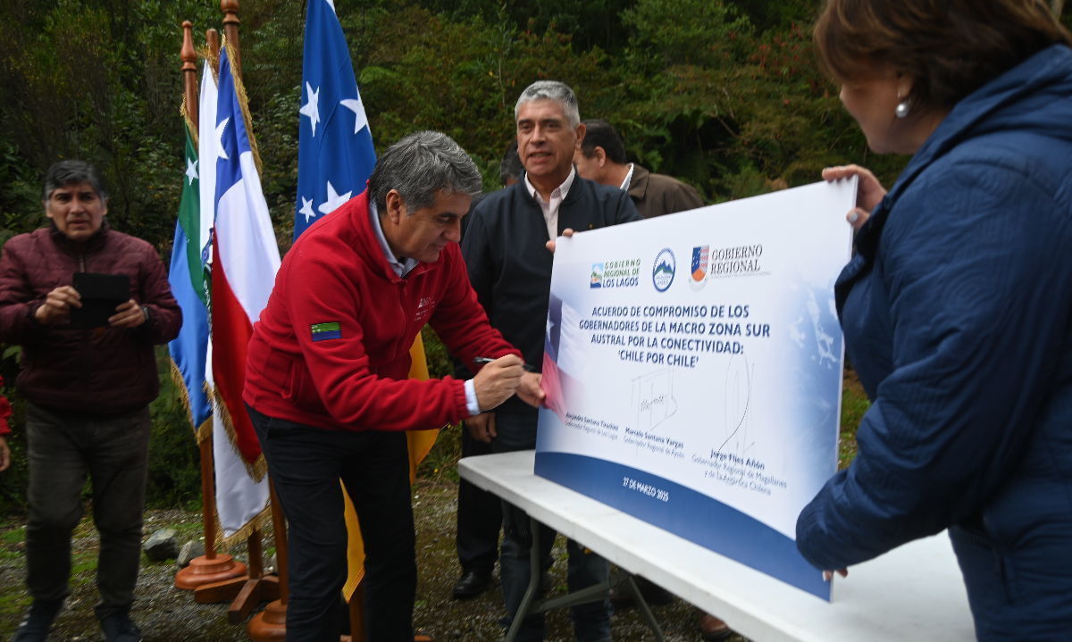 Gobernadores del Sur de Chile Firman Acuerdo para Mejorar la Conectividad
