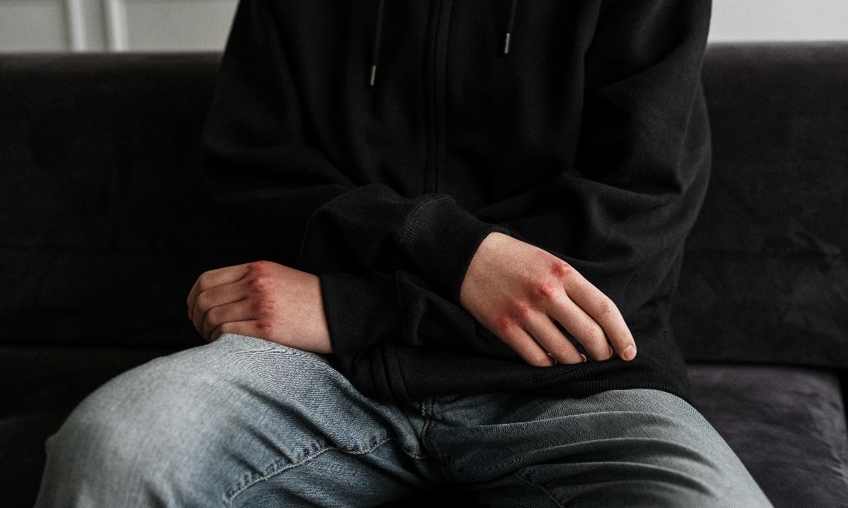 Foto de cottonbro studio: https://www.pexels.com/es-es/foto/hombre-manos-piernas-patas-4100655/