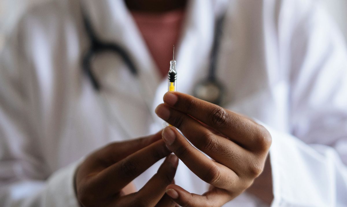 Facultad de Medicina UACh llama a vacunarse con anticipación para prevenir enfermedades respiratorias