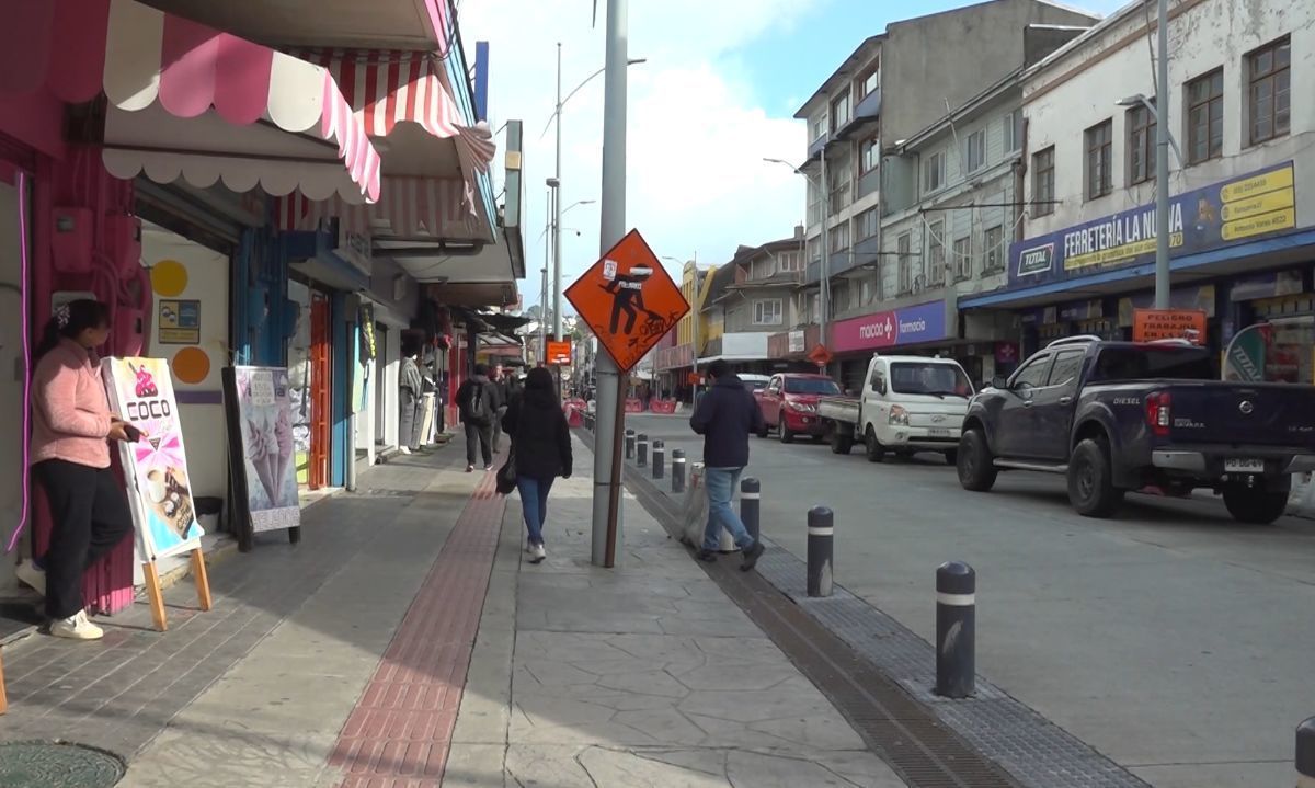 Vecinos y comerciantes de calle Antonio Varas exigen soluciones ante problemas pendientes en la obra