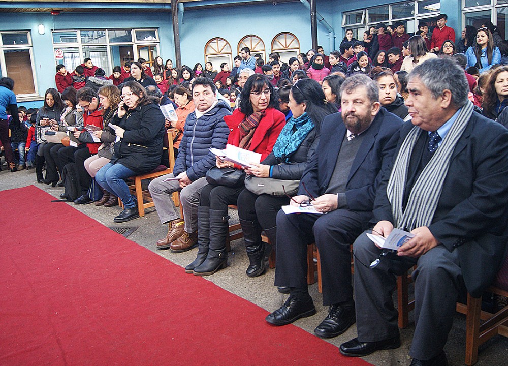 UACh presente en 55 Aniversario Escuela Cayenel